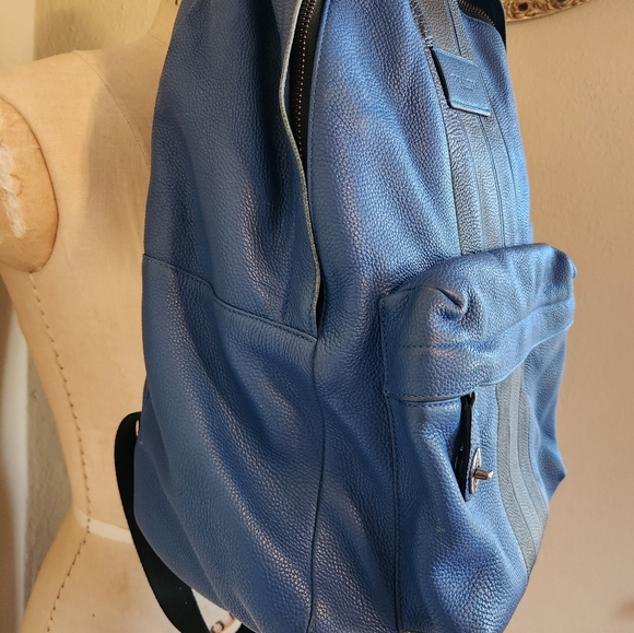 coach campus backpack in polished pebble leather Mini Chalk White with Bandana – Essex Fashion House A luggage sleeve and adjustable shoulder straps add travel Coach leather backpack🔥🔥🔥 Size 15